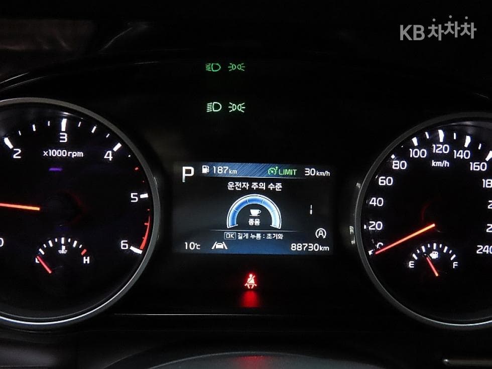 Kia Carnival 4th generationD2.2 9-seater Prestige - 8
