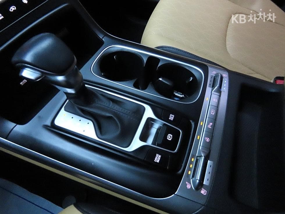 Kia Carnival 4th generationD2.2 9-seater Prestige - 9