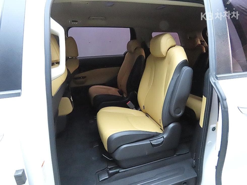 Kia Carnival 4th generationD2.2 9-seater Prestige - 11