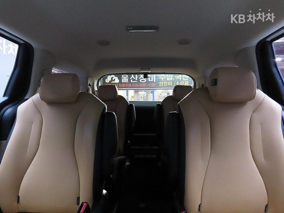 Kia Carnival 4th generationD2.2 9-seater Prestige - 12