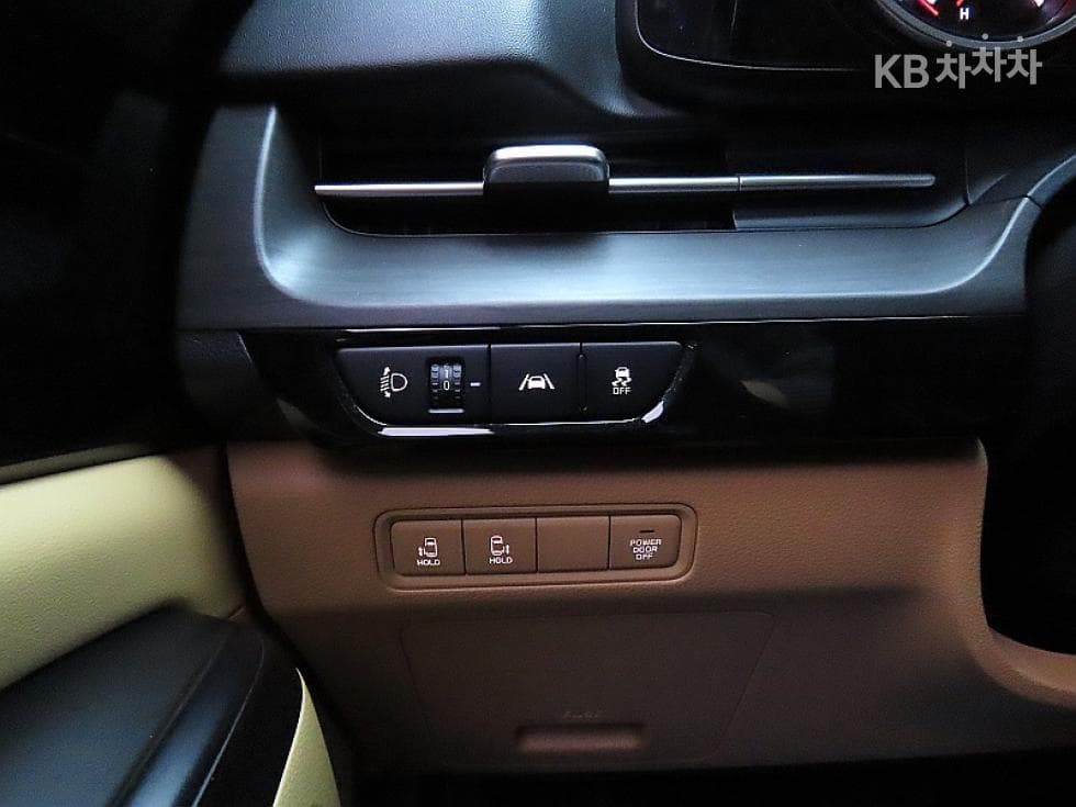 Kia Carnival 4th generationD2.2 9-seater Prestige - 13