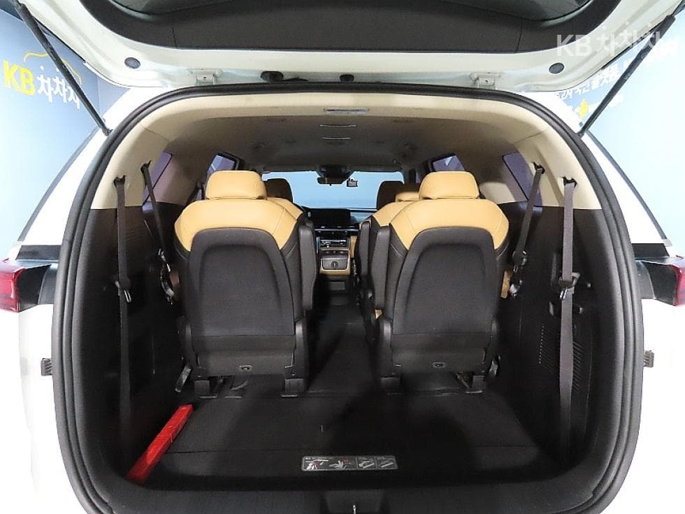 Kia Carnival 4th generationD2.2 9-seater Prestige - 19