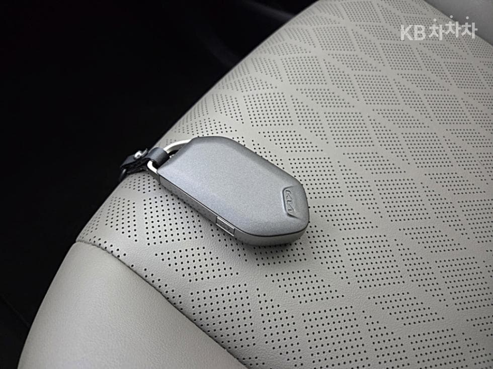 Киа The New (фейслифт) Канивал 4-то поколениеD2.2 9-местен Престиж - 24