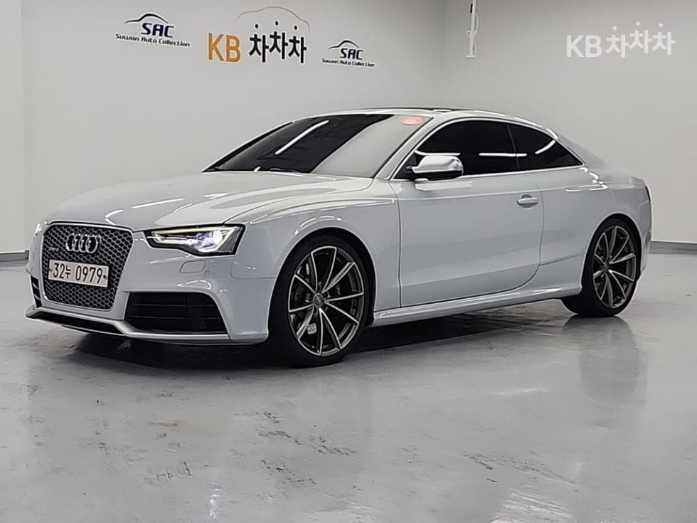 Ауди RS5 4.2 FSI 콰트로 - Image 1