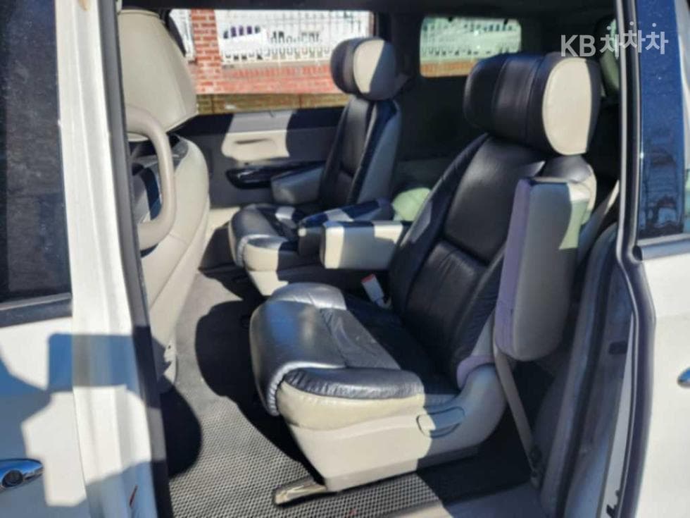 Kia All New Carnival9-seater 2.2 Diesel Prestige - 4