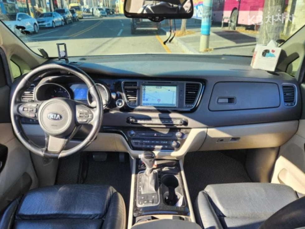 Kia All New Carnival9-seater 2.2 Diesel Prestige - 5