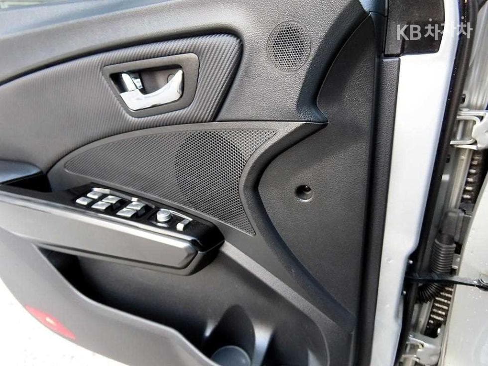 KG Mobility Tivoli Air2WD IX - 11