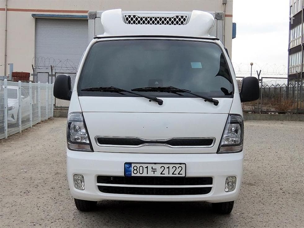 Киа The New (фейслифт) Бонго 3 (лек) 냉동Товарна надстройка차 1 тон 표준형 Королевска кабина Удължено междуосие L - Image 1