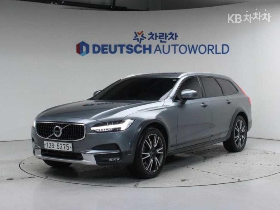 Volvo V90 CC D5 Pro AWD - Image 1