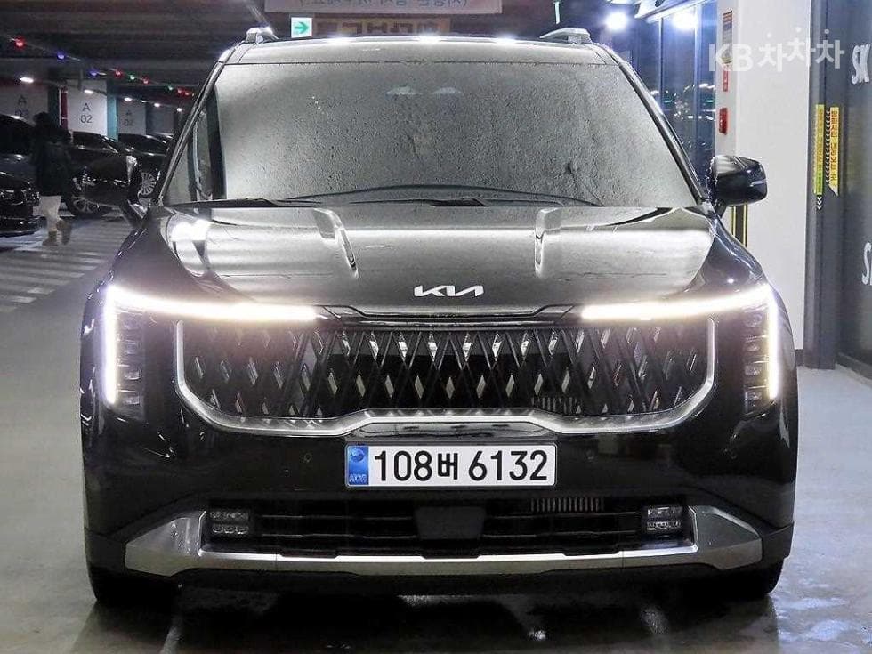 Kia The New (facelift) Carnival 4th generationD2.2 9-seater Noblesse - 2