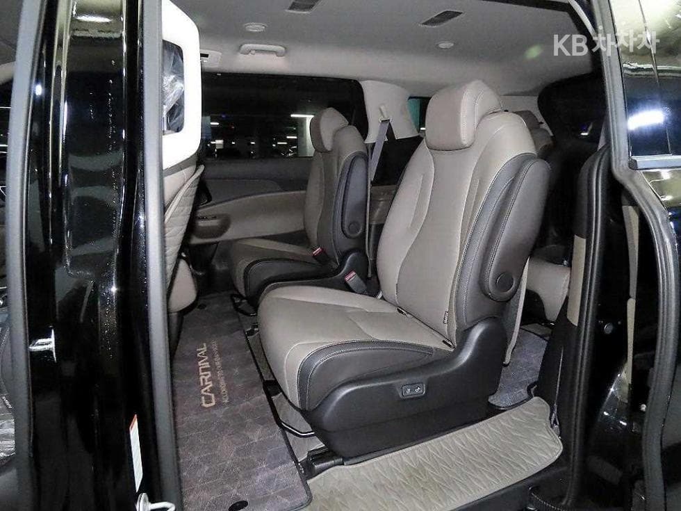 Kia The New (facelift) Carnival 4th generationD2.2 9-seater Noblesse - 7