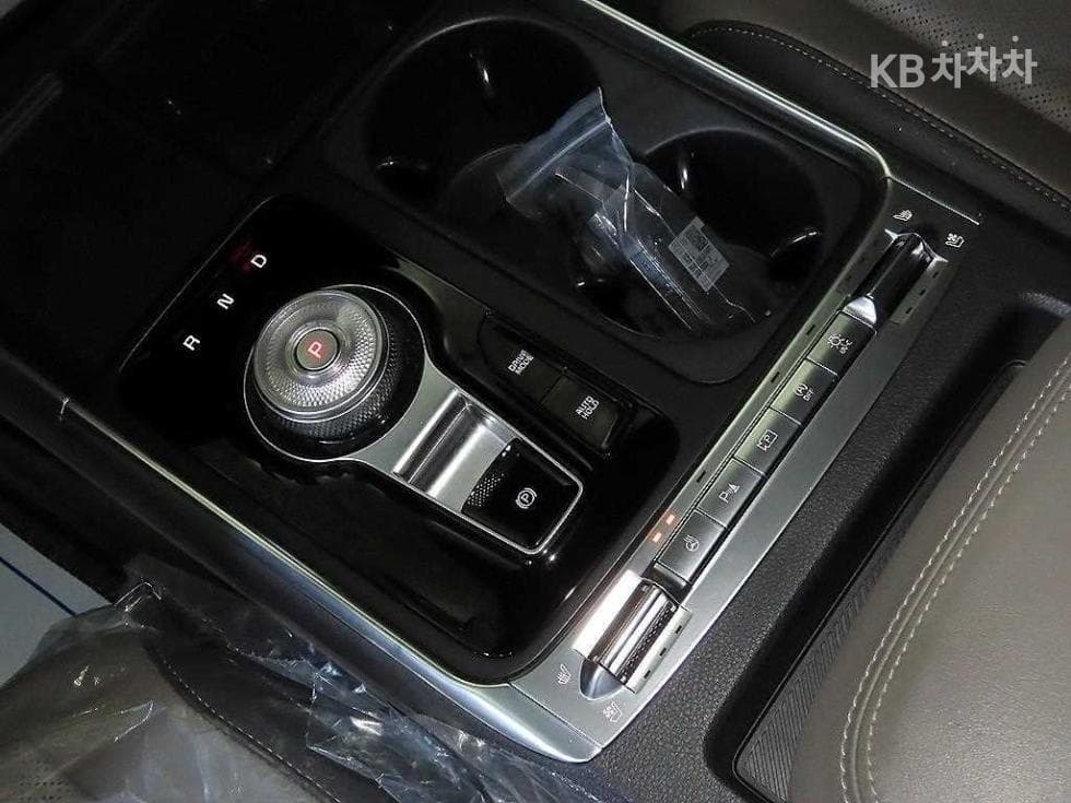 Kia The New (facelift) Carnival 4th generationD2.2 9-seater Noblesse - 12