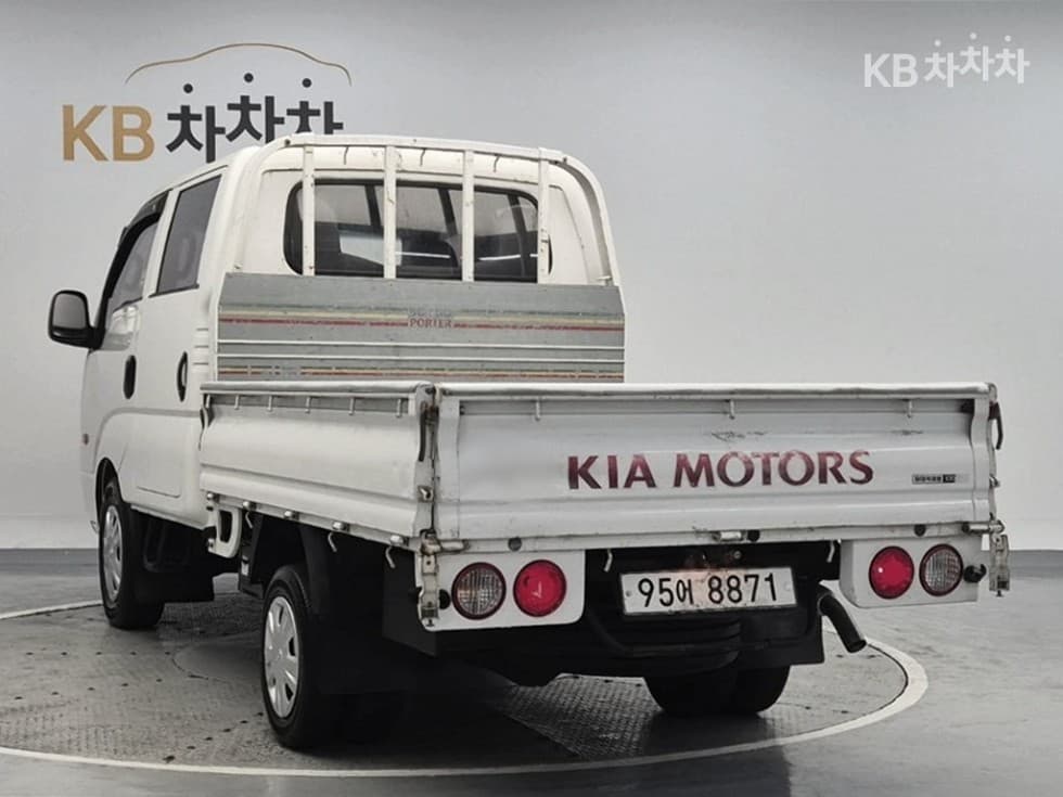 Киа Бонго 3 (лек)1 тон Удължено междуосие Двойна Кабина CRDi DLX DLX - 2