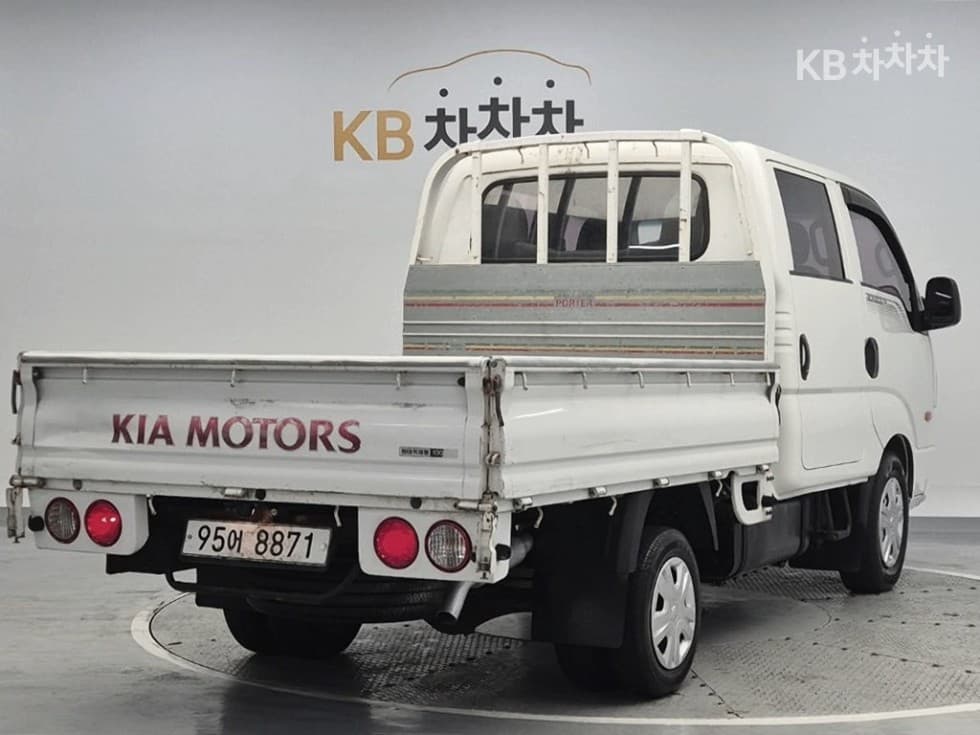 Киа Бонго 3 (лек)1 тон Удължено междуосие Двойна Кабина CRDi DLX DLX - 3