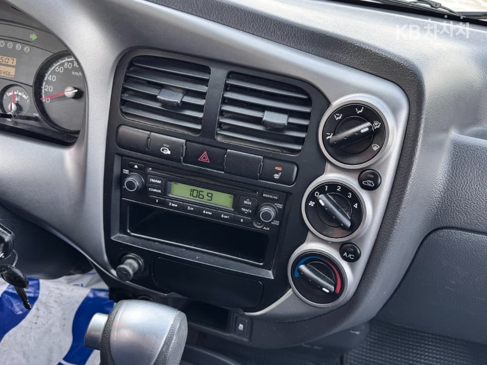 Киа Бонго 3 (лек)1 тон Удължено междуосие Двойна Кабина CRDi DLX DLX - 9