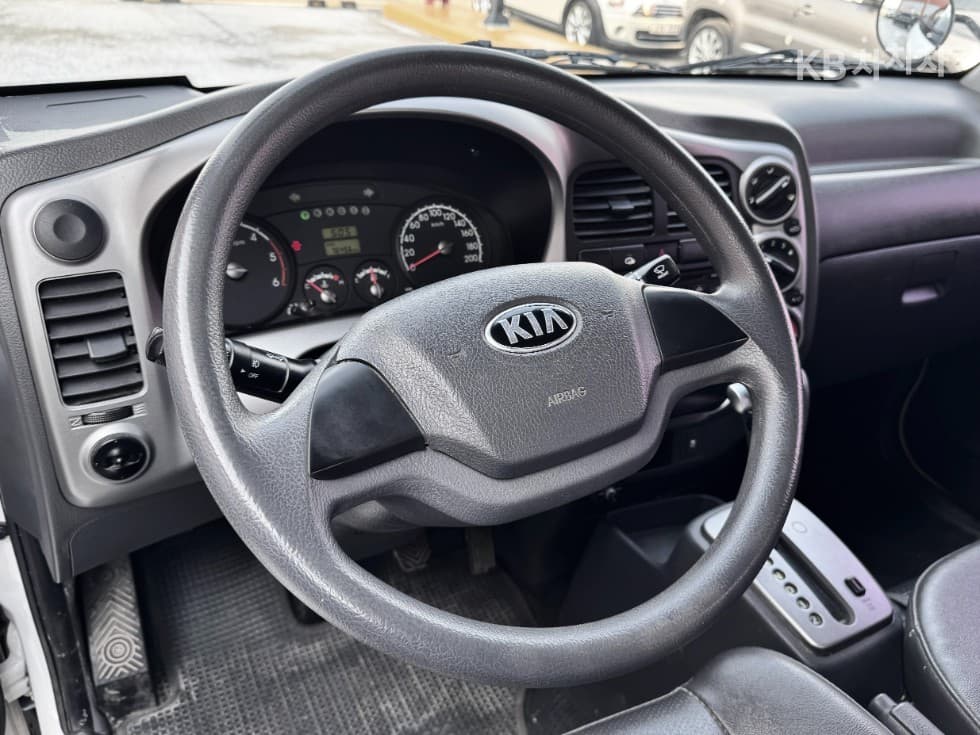 Киа Бонго 3 (лек)1 тон Удължено междуосие Двойна Кабина CRDi DLX DLX - 13