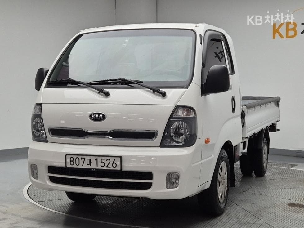 Киа Бонго 3 (лек) 1 тон Удължено междуосие Королевска кабина CRDi Лукс - Image 1