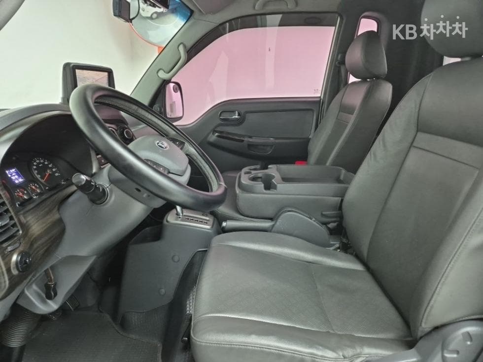 Киа Бонго 3 (лек)1 тон Удължено междуосие Королевска кабина CRDi Лукс - 10