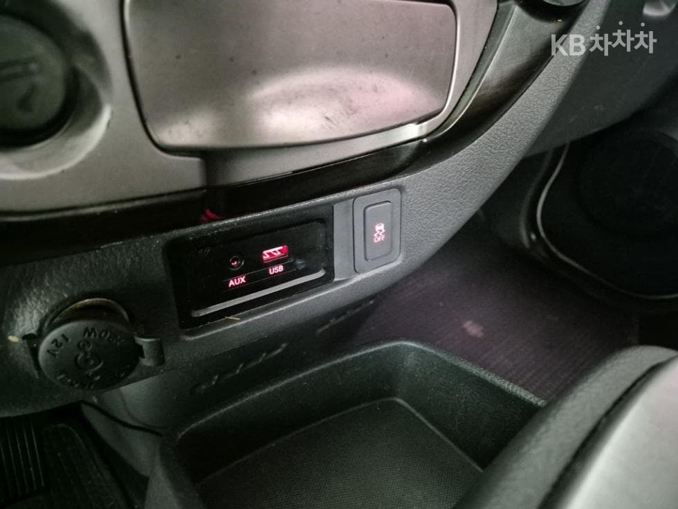 Киа Бонго 3 (лек)1 тон Удължено междуосие Королевска кабина CRDi Лукс - 14