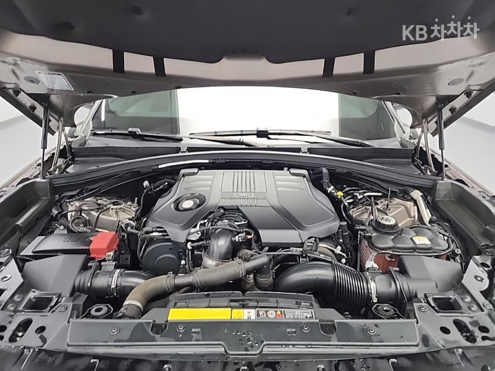 Land Rover Range Rover 벨라3.0 D300 R-Dynamic HSE - 5