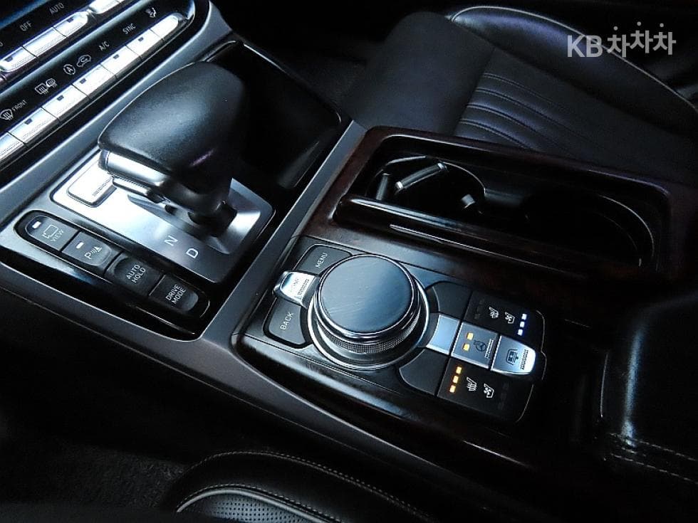 Genesis EQ9003.8 GDI AWD Prestige - 9