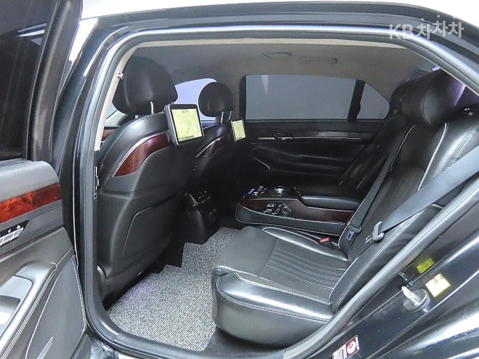 Genesis EQ9003.8 GDI AWD Prestige - 11