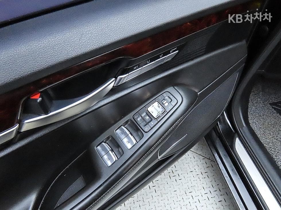 Genesis EQ9003.8 GDI AWD Prestige - 13