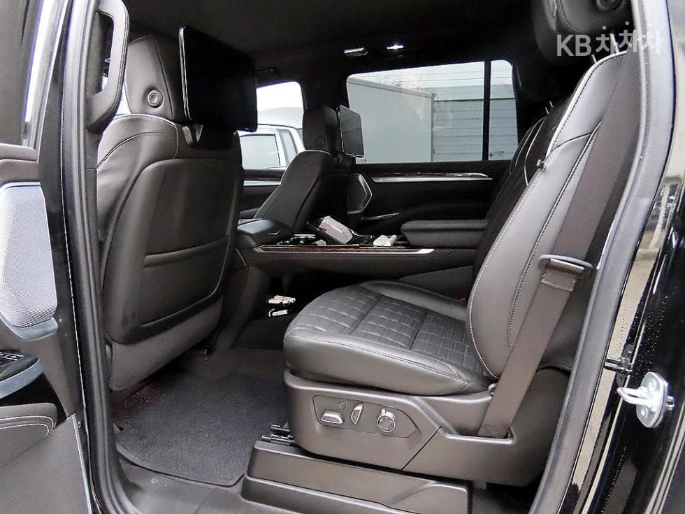 캐딜락 ESCALADE(5세대)6.2 V8 ESV Sport Platinum - 6