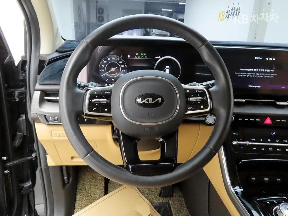Kia Carnival 4th generationD2.2 7-seater (Limousine) Signature - 7