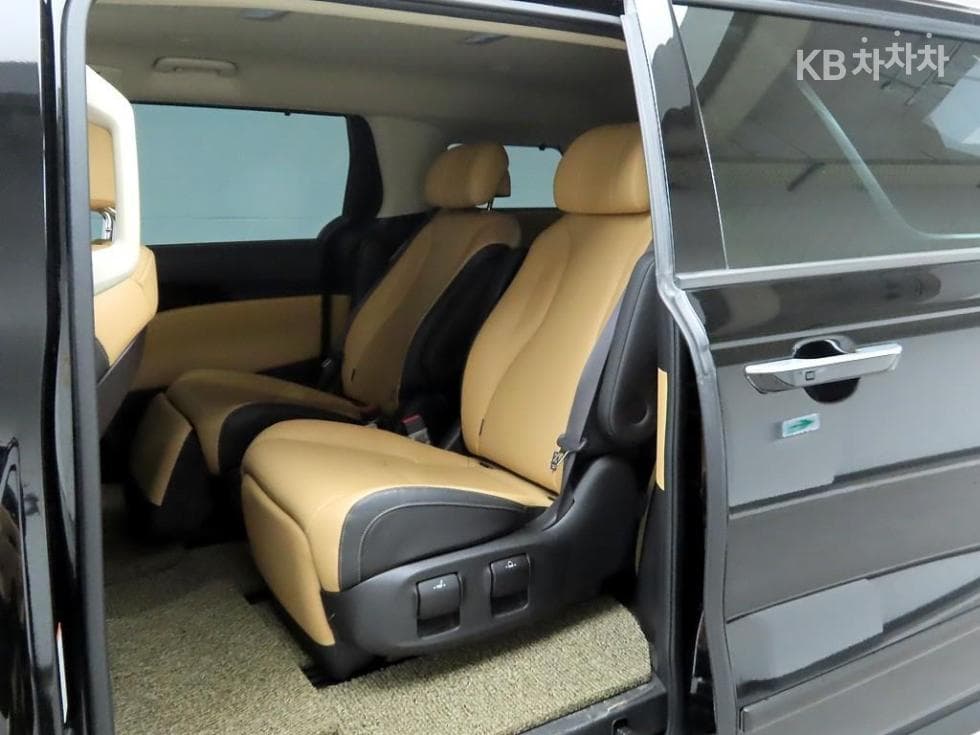 Kia Carnival 4th generationD2.2 7-seater (Limousine) Signature - 12
