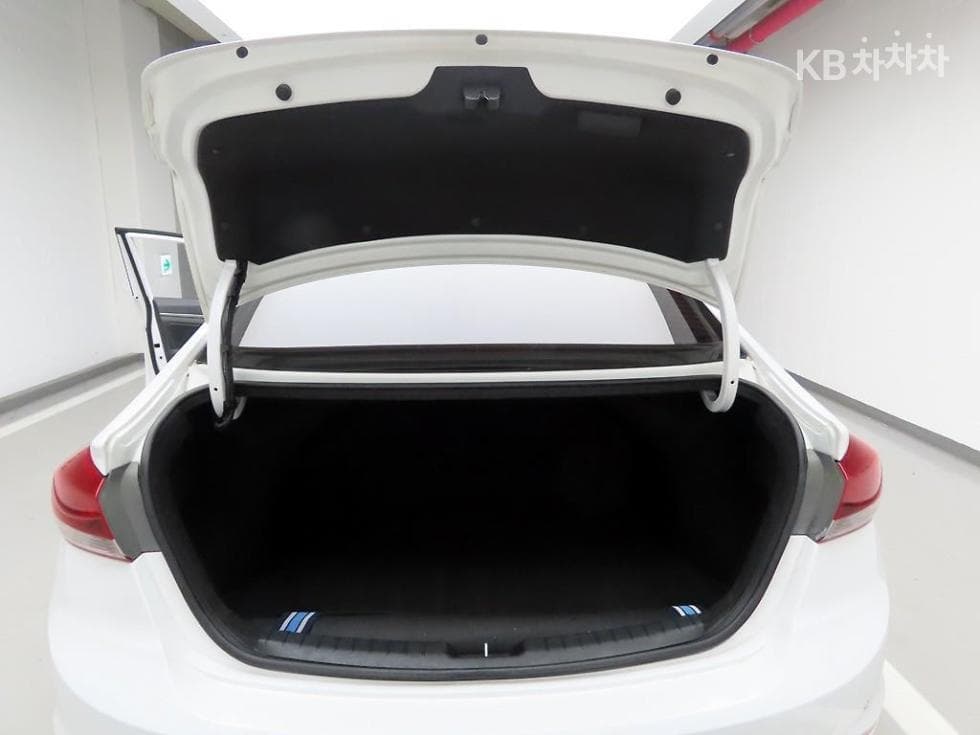 Хюндай Avante (Elantra)AD1.6 GDi Смарт - 5