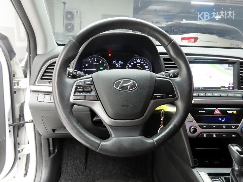Хюндай Avante (Elantra)AD1.6 GDi Смарт - 8