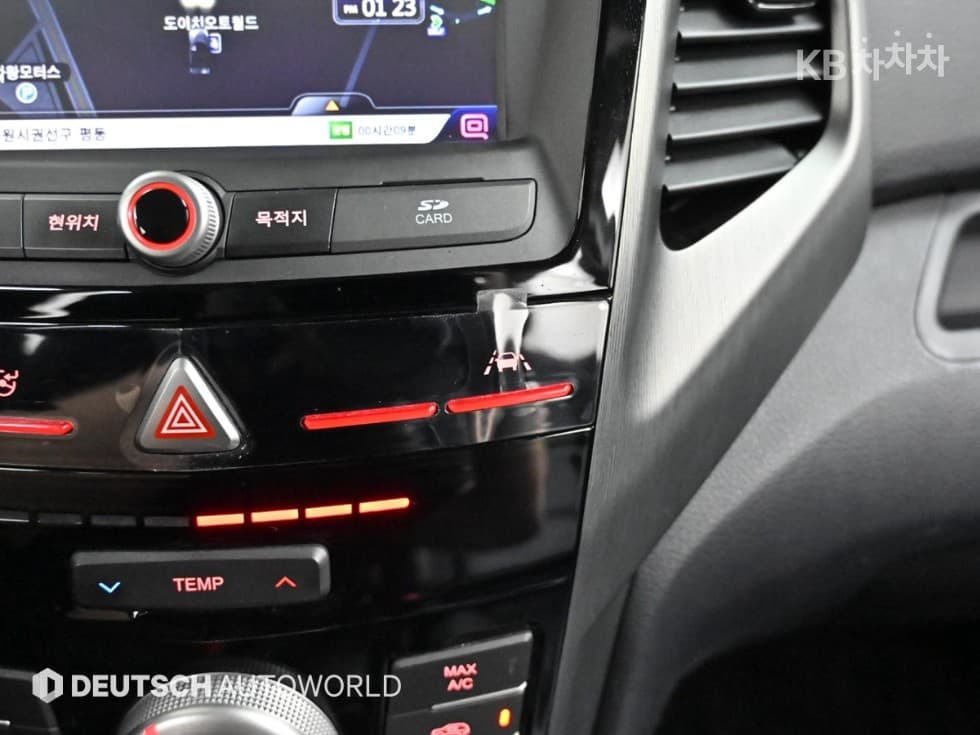 КейДжи Мобилити Тиволи 아머1.6 Бензин 기어 에디션 2WD - 17