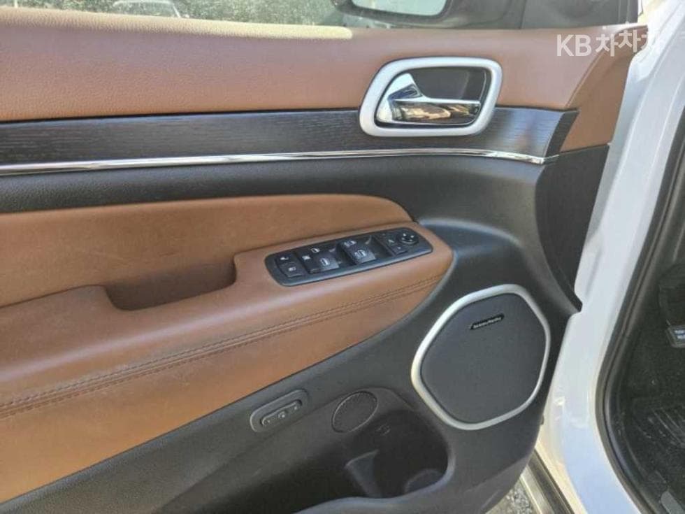 지프 그랜드 체로키3.6 Лимитиран 써밋 - 6