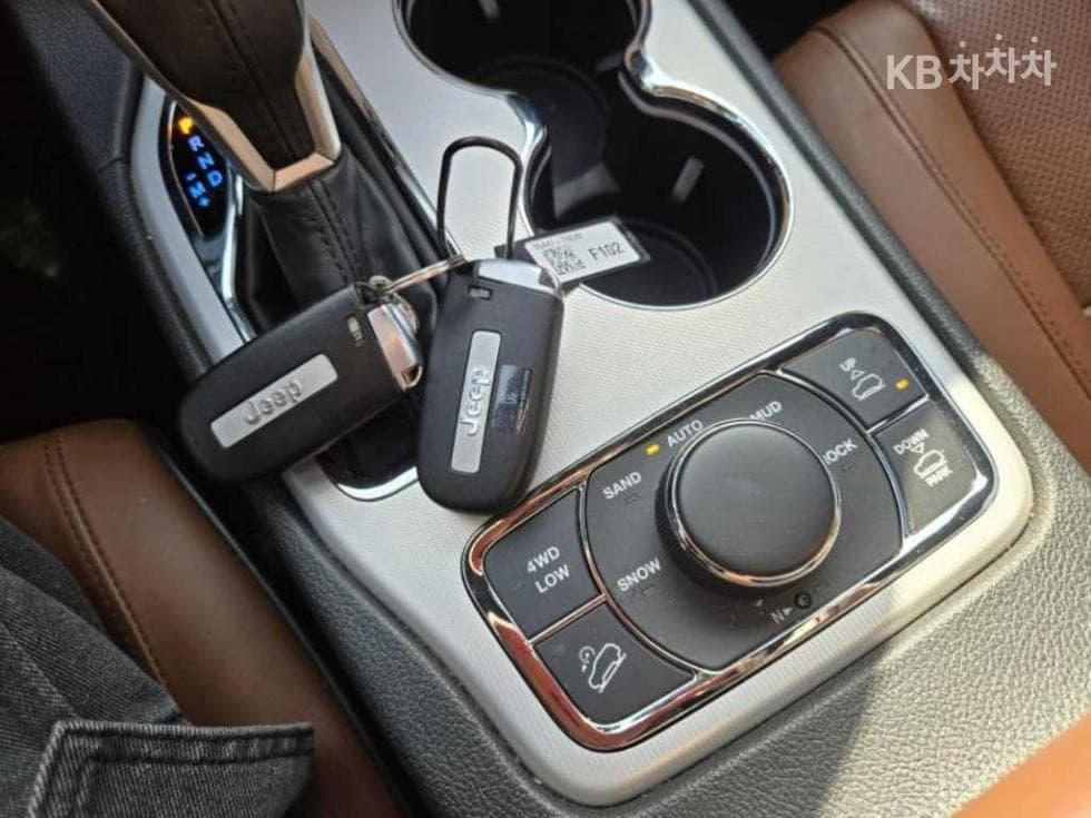 지프 그랜드 체로키3.6 Лимитиран 써밋 - 14