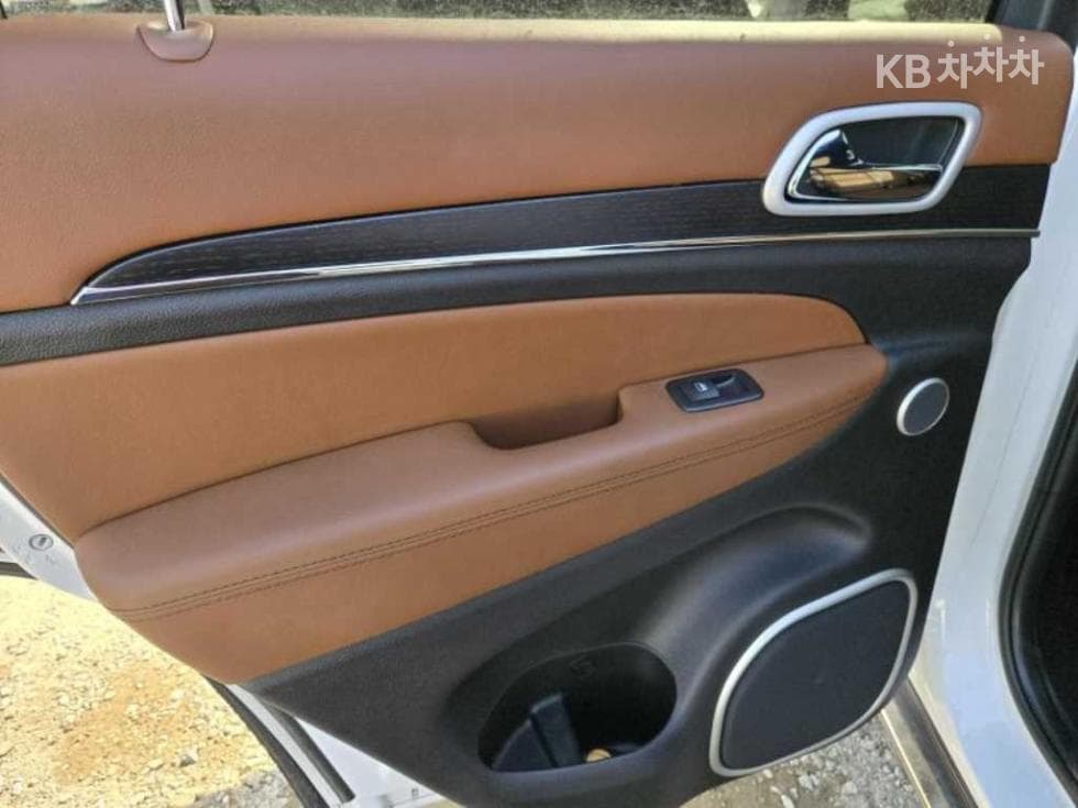 지프 그랜드 체로키3.6 Лимитиран 써밋 - 19