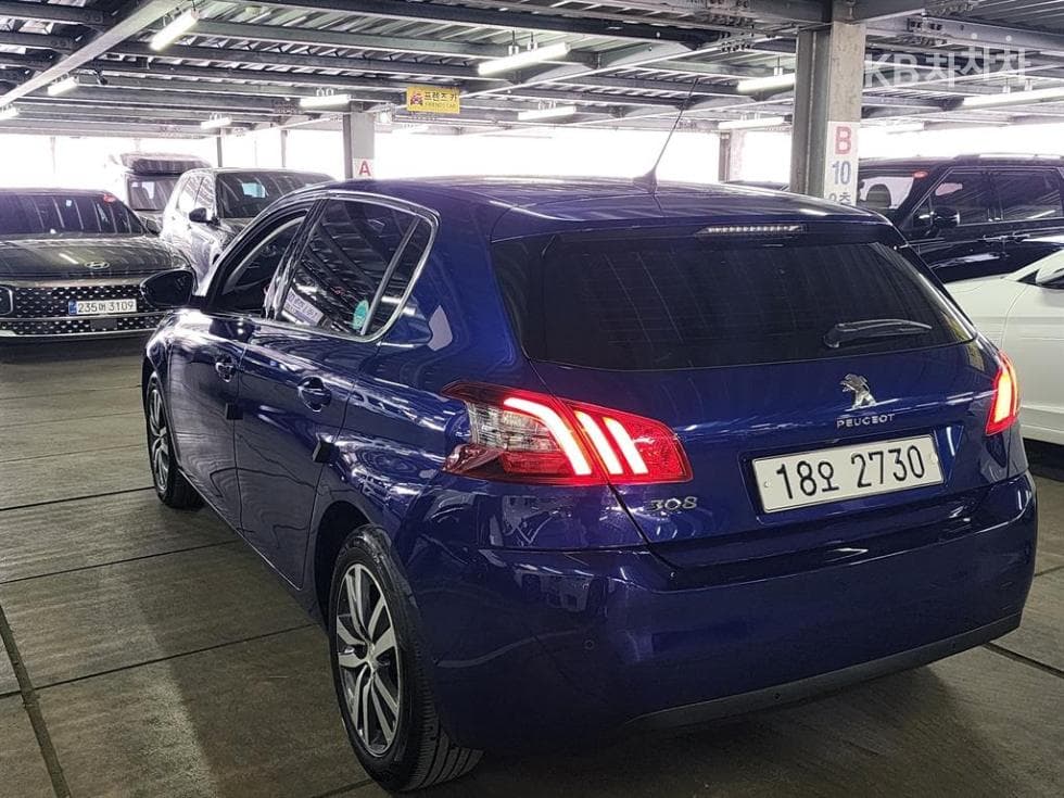 Peugeot 308 Второ поколение1.5 BlueHDi Allure - 5