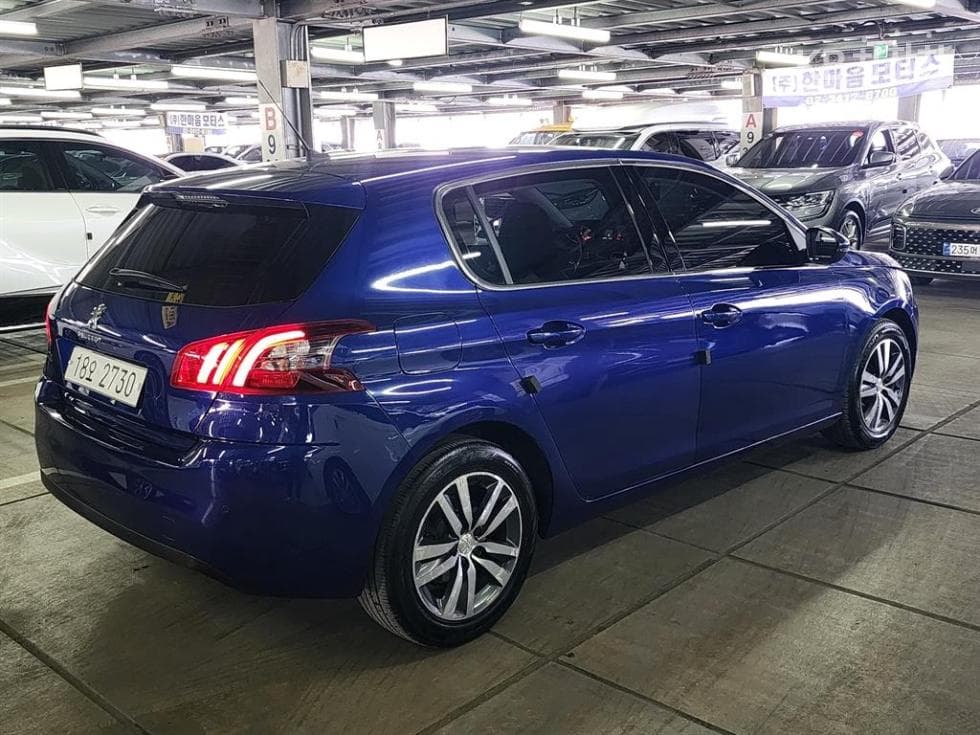 Peugeot 308 Второ поколение1.5 BlueHDi Allure - 6