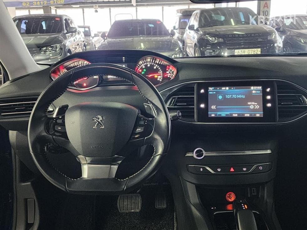 Peugeot 308 Второ поколение1.5 BlueHDi Allure - 8