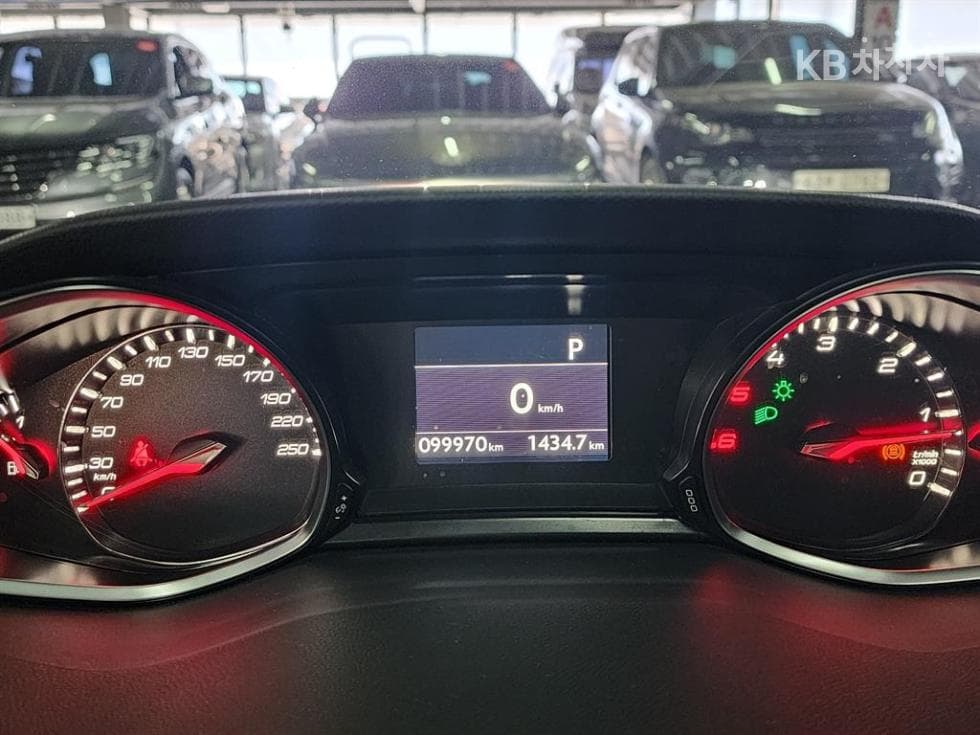 Peugeot 308 Второ поколение1.5 BlueHDi Allure - 9