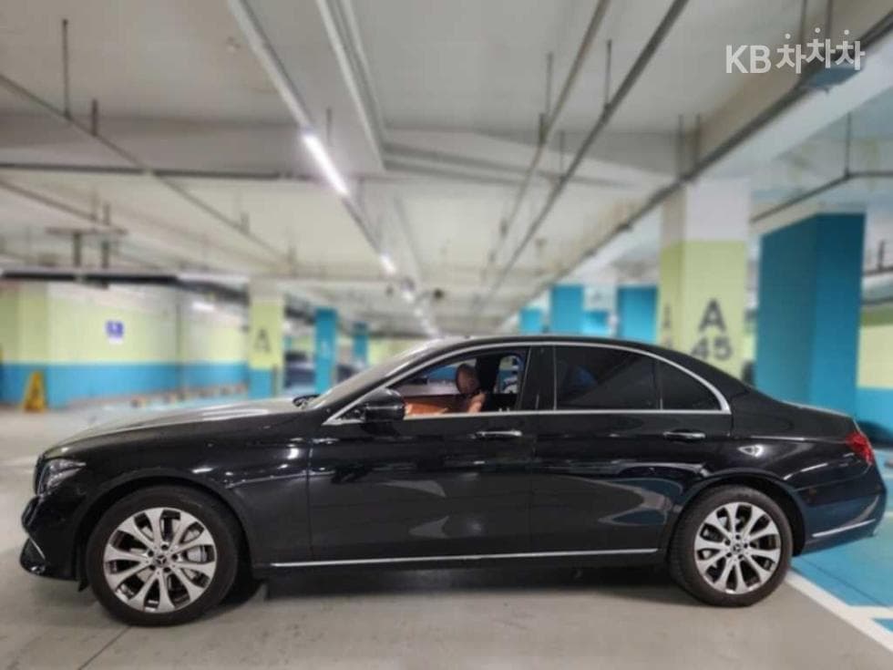 Mercedes-Benz E-Клас (W213)E300 4Matic Exclusive - 3