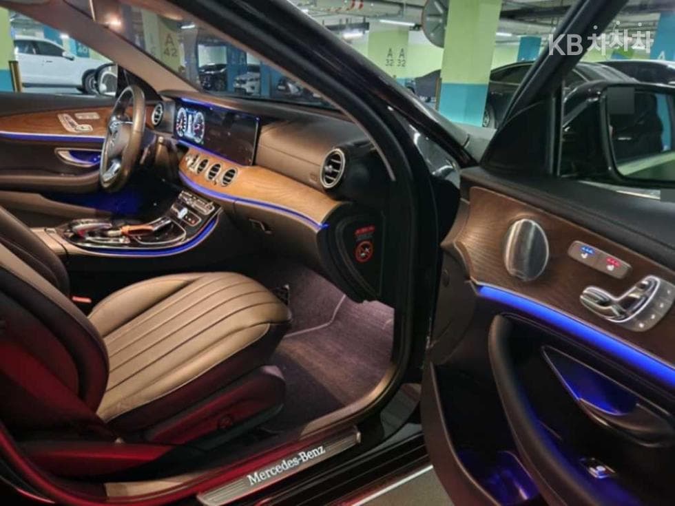 Mercedes-Benz E-Клас (W213)E300 4Matic Exclusive - 4