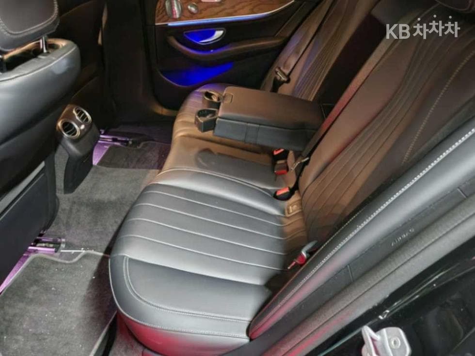 Mercedes-Benz E-Клас (W213)E300 4Matic Exclusive - 8