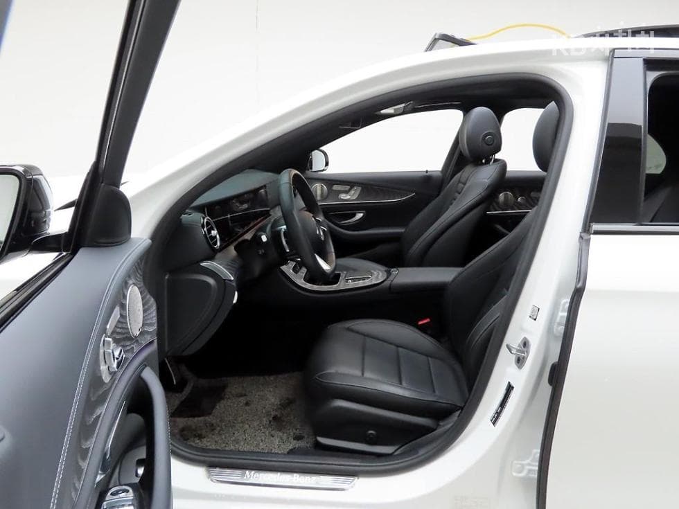 Mercedes-Benz E-Клас (W213)E350 4MATIC AMG Line - 13