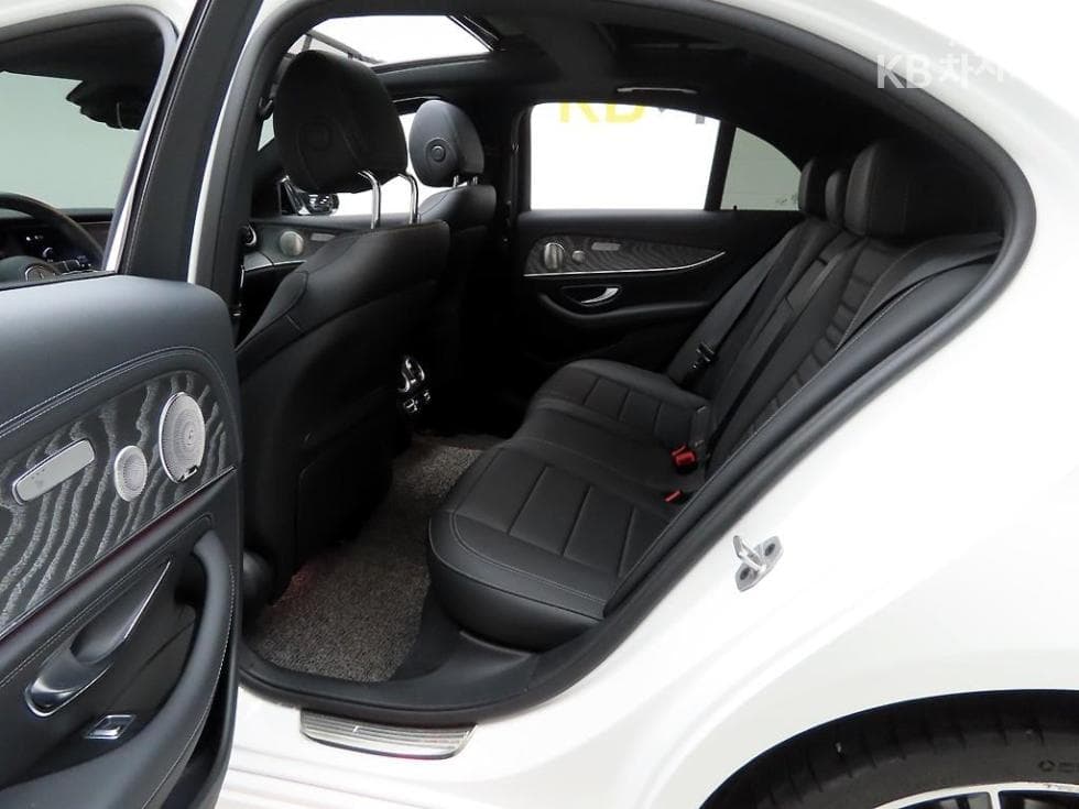 Mercedes-Benz E-Клас (W213)E350 4MATIC AMG Line - 14