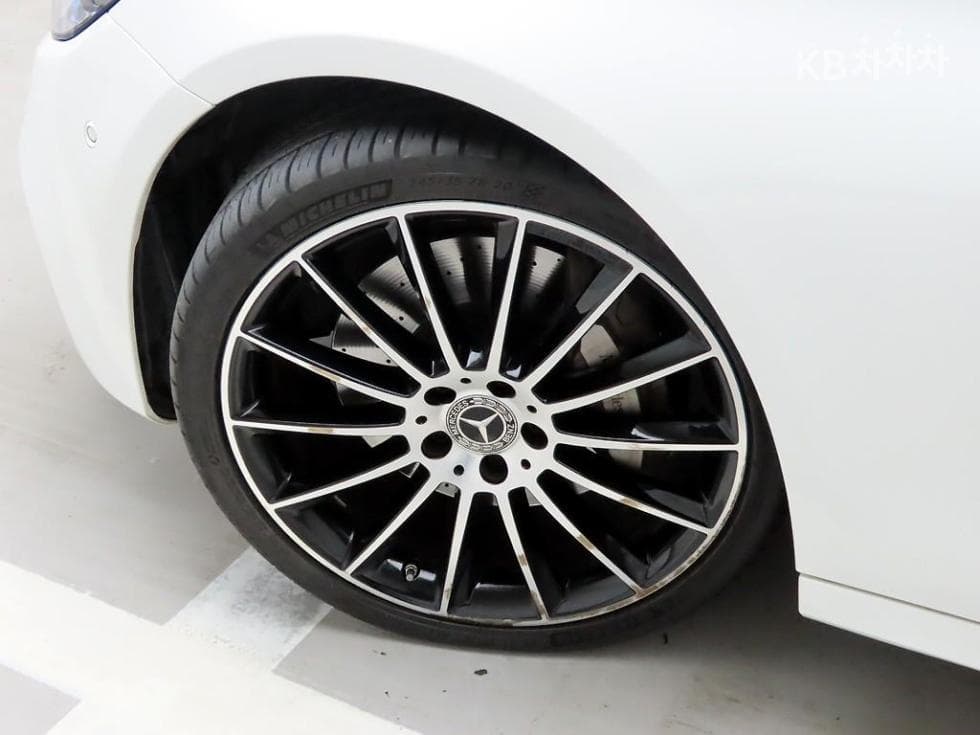 Mercedes-Benz E-Клас (W213)E350 4MATIC AMG Line - 19