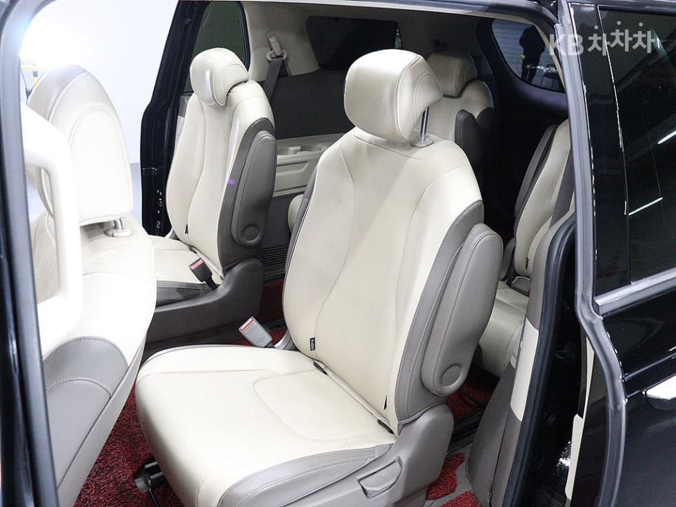 Kia Carnival 4th generationD2.2 9-seater Noblesse - 16