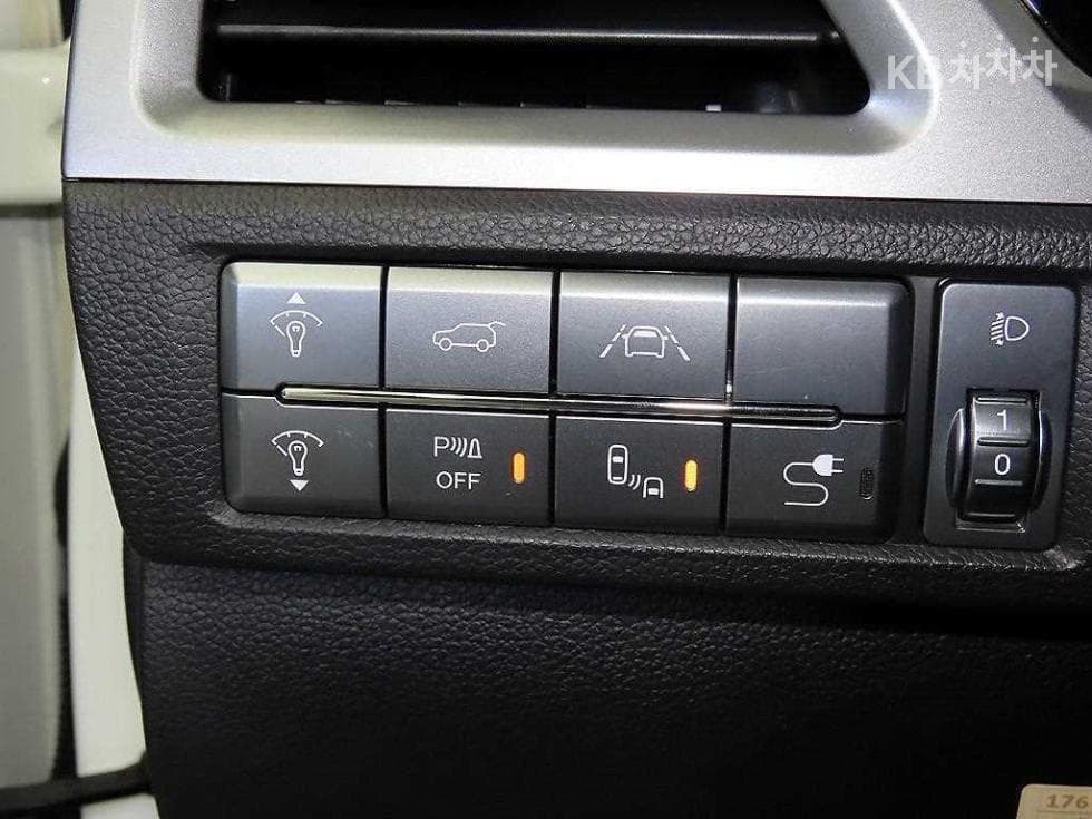 KG Mobility 뷰티플 코란도1.5 GDi Turbo 2WD C5 Plus - 14
