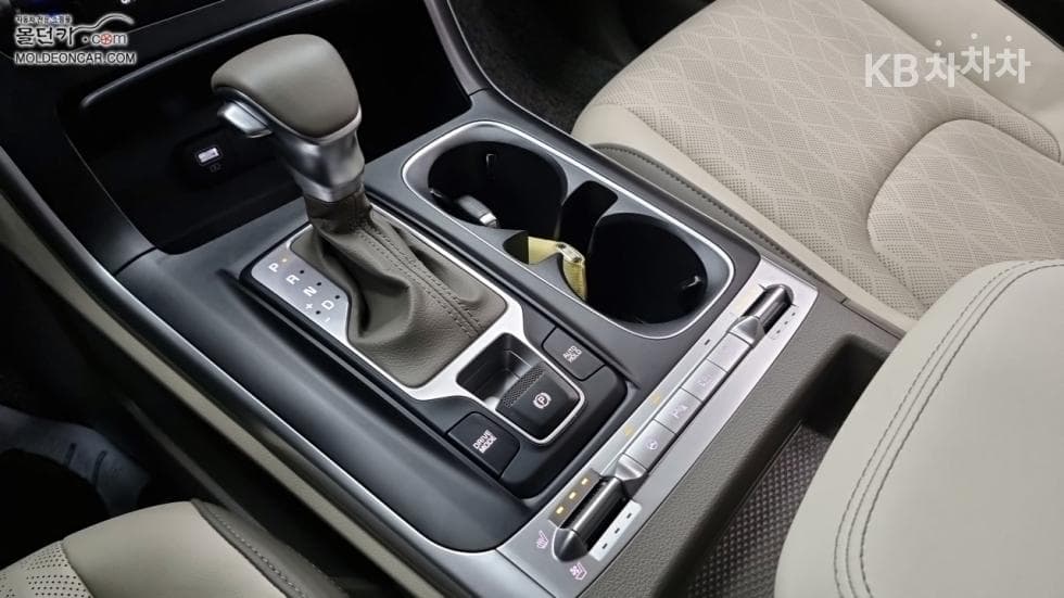 Kia Carnival 4th generationD2.2 9-seater Prestige - 14