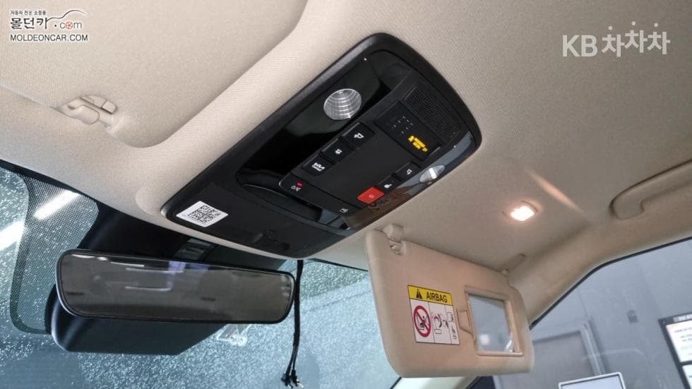 Kia Carnival 4th generationD2.2 9-seater Prestige - 15